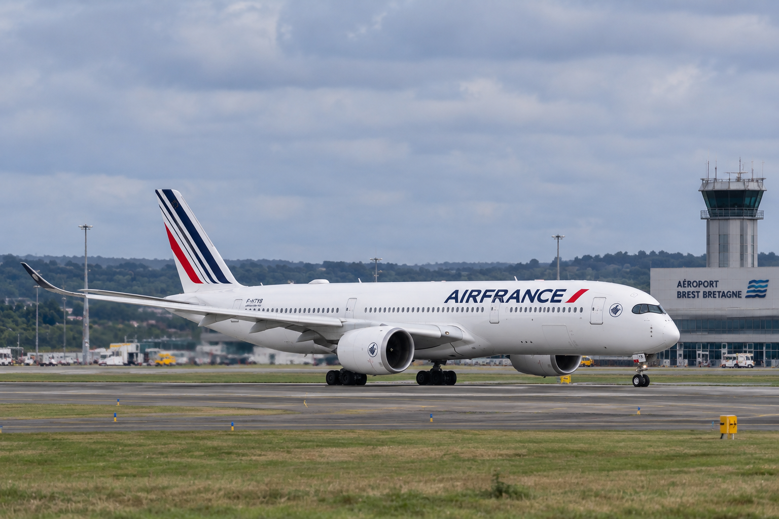 Air France Airbus A350-900 kehrt nach Geruch im Cockpit nach Brest um